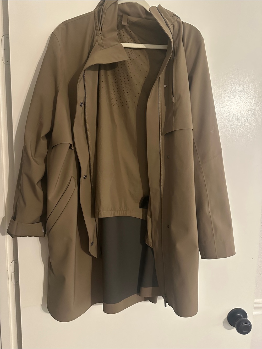 Lululemon Women's brown/green Hooded Raincoat Jacket